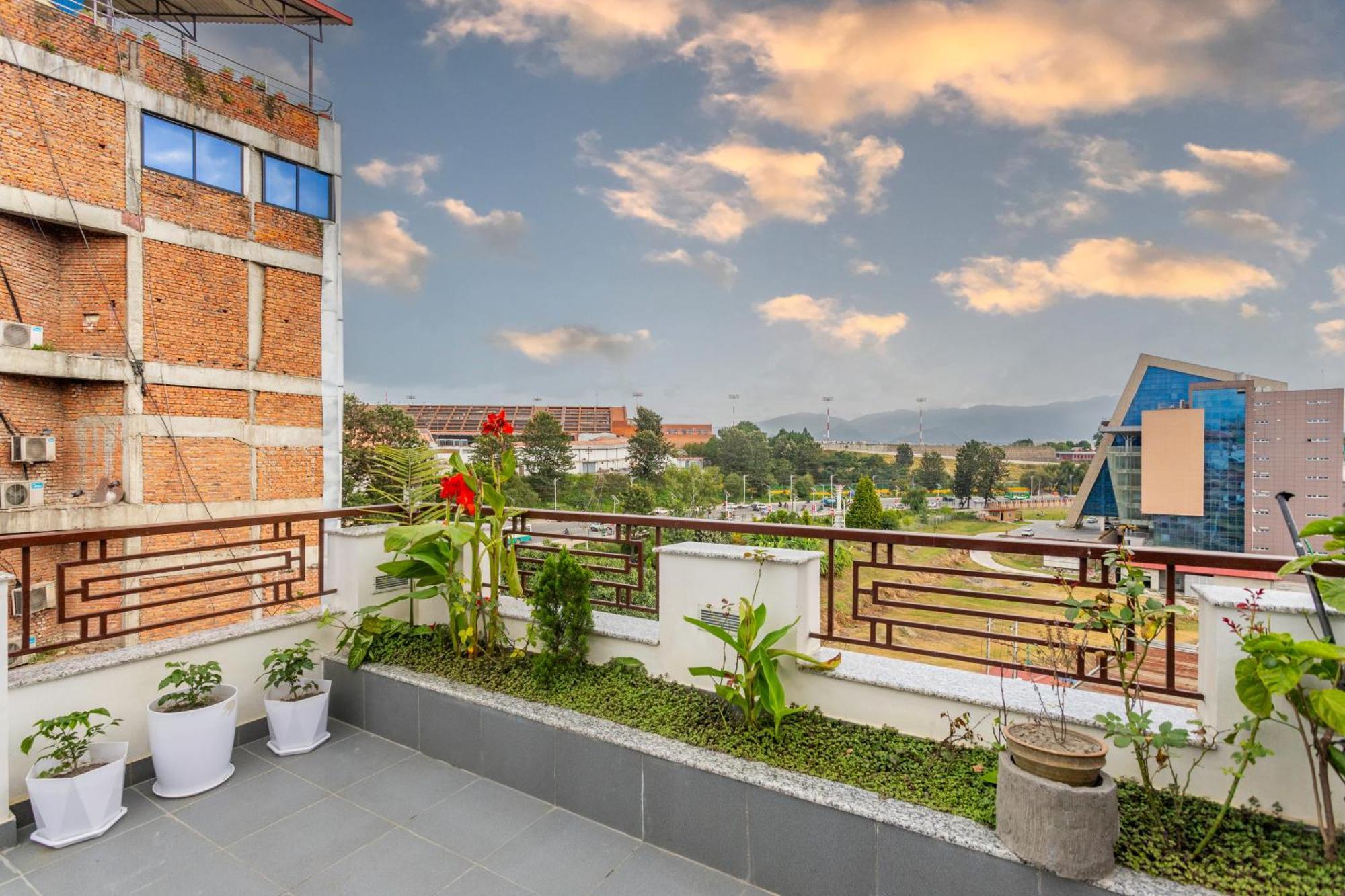 Airport Diana Hotel Kathmandu Bagian luar foto