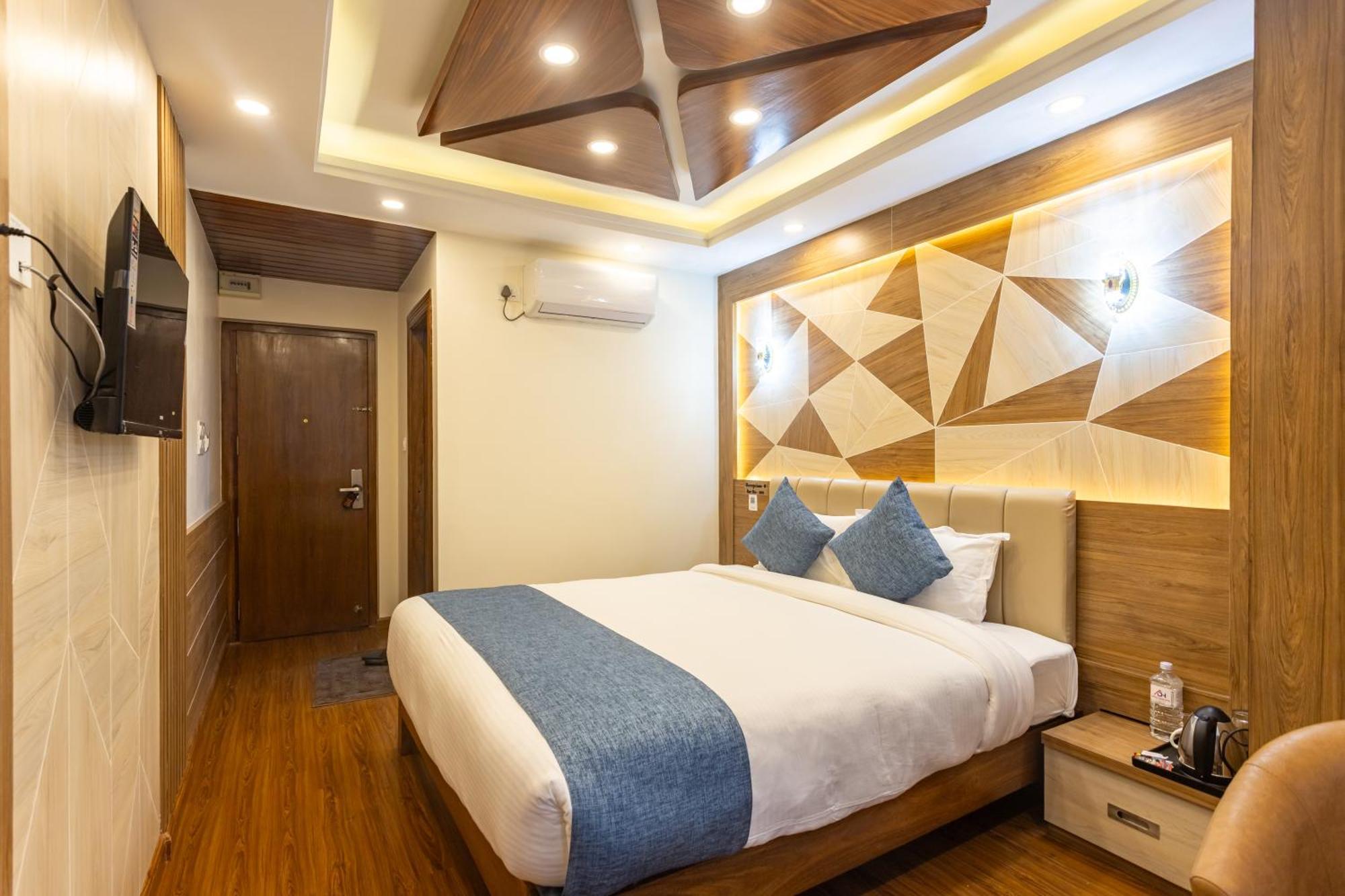 Airport Diana Hotel Kathmandu Bagian luar foto